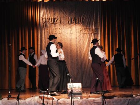 Prireditev Druži naju ples in petje z mednarodno udeležbo 43